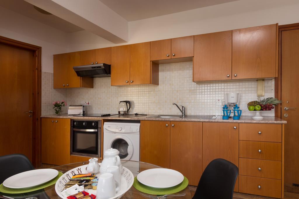 Mama Seaside Apartment Ларнака Екстериор снимка