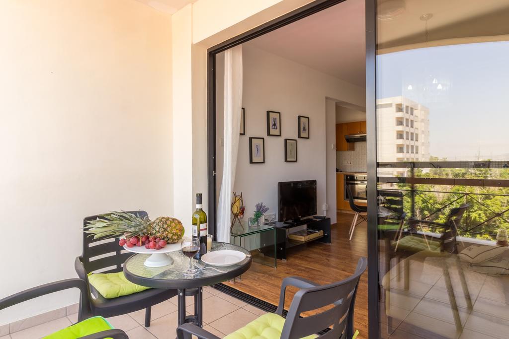 Mama Seaside Apartment Ларнака Екстериор снимка